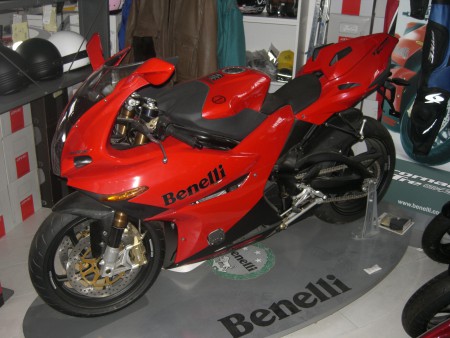 A-Benelli-Tornado900RS